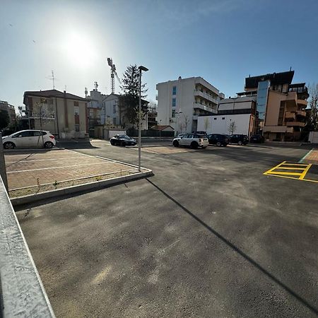 Appartamento Con Posto Auto Privato A Marina Centro Mare ريميني المظهر الخارجي الصورة